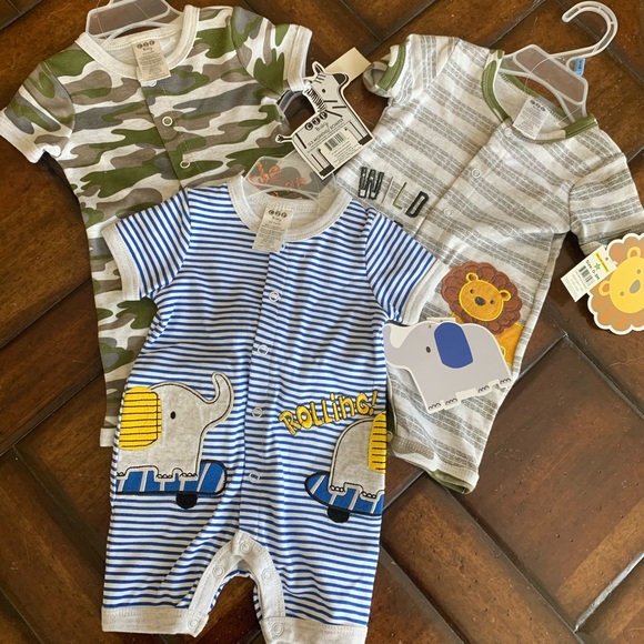 NWT Bundle 3 piece romper set 0-3 month - Picture 1 of 10